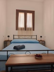 a bedroom with a bed with a bowl of fruit on a table at Salento Corte 900 Neviano in Neviano