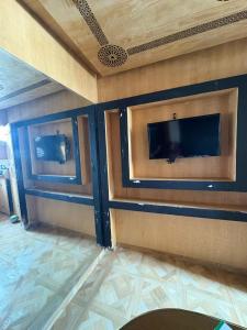 Μια τηλεόραση ή/και κέντρο ψυχαγωγίας στο Hassan Rabat Apartment