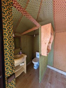 Un baño de tafoyt Desert Camp