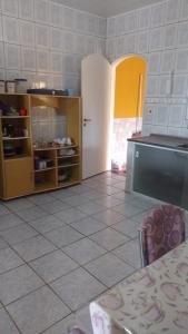 Una cocina o cocineta en Perequê Açu beach house