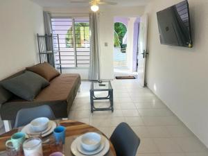 a living room with a couch and a table at Casa SaasNá, Departamento B, C y D in Cedro