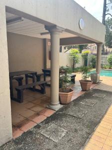 Πισίνα στο ή κοντά στο Serene, Bryanston and free pizza +14 φωτογραφίες