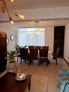a living room with a dining room table and chairs at Duplex Premium Cayma Céntrico in Cayma