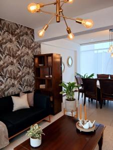 a living room with a couch and a table at Duplex Premium Cayma Céntrico in Cayma