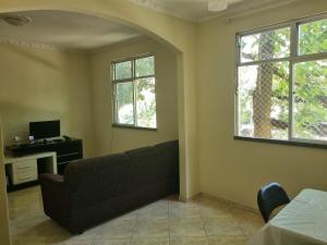 TV a/nebo společenská místnost v ubytování Quarto Aeroporto Galeão