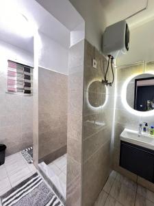 Koupelna v ubytování Cozy Lovely 1-bedroom apartment + 54 fotografií