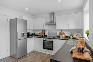 Kuchyň nebo kuchyňský kout v ubytování Quiet Home In St Helens Near Haydock Park Racecourse & Liverpool, Free Parking + 46 fotografií