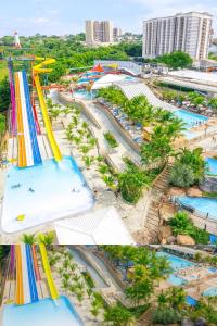 Bassein majutusasutuses Apt Dentro do diRoma park Aquático 30 metros või selle lähedal