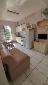 a living room with a couch and a kitchen at Paraiso das Aguas in Marcelino Ramos