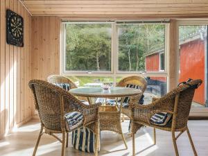a dining room with a table and chairs and a window at Spacious Retreat by Limfjorden - By Traum Ferienwohnungen in Sillerslev