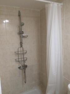 Koupelna v ubytování Zouglas App Guesthouse + 31 fotografií