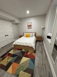 Ένα ή περισσότερα κρεβάτια σε δωμάτιο στο Luxury City 2bed 2bath Apt Sleeps 6 walk to Metro