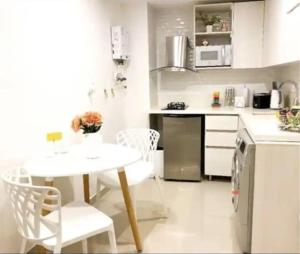 Una cocina o cocineta en New Apartment in Poblado, panoramic view 12 fotos más