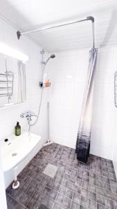 O baie la City center 3-room apartment, Parking