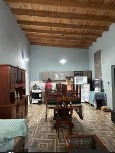 Η κουζίνα ή μικρή κουζίνα στο Casa Quinta en Paso de La Patria Corrientres Argentina