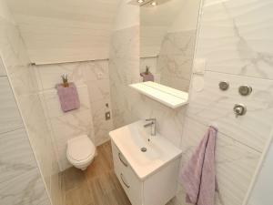 Fotografie z fotogalerie ubytování Studio Jokovi - Studio Apartment with Terrace and City View v destinaci Vela Luka