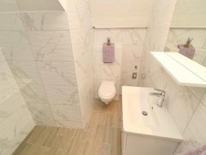 Fotografie z fotogalerie ubytování Studio Jokovi - Studio Apartment with Terrace and City View v destinaci Vela Luka