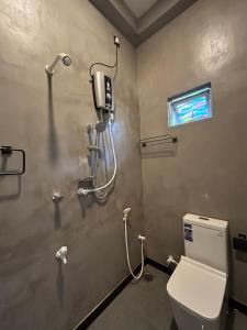 Ένα μπάνιο στο Aqua Shade Family Apartment -Weligama