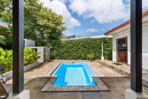 Πισίνα στο ή κοντά στο Tropical Oasis with Casita — Minutes to Tamarindo