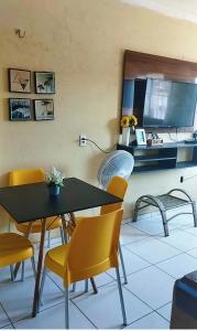 TV a/nebo společenská místnost v ubytování Apartamento encantador em Lagoinha Paraipaba/CE