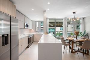 Η κουζίνα ή μικρή κουζίνα στο BrandNew Isla Verde Condo Near Beach, Airport-Pool - Solemare II