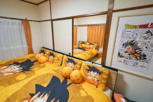 a bedroom with two beds and a table in it at Kan'eiji-zaka Heim 寛永寺坂ハイム in Tokyo