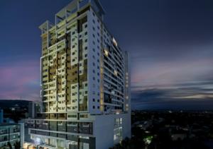 Bangunan di mana terletaknya aparthotel ini