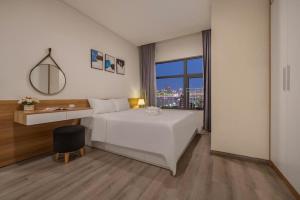 Ένα ή περισσότερα κρεβάτια σε δωμάτιο στο Luxury Riverside Apartment-3 Bedroom with Pool +11 φωτογραφίες