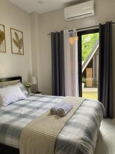 Ένα ή περισσότερα κρεβάτια σε δωμάτιο στο Grand Cabins