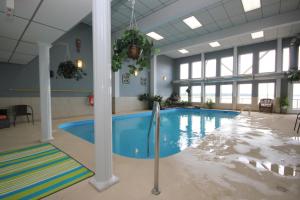 Swimmingpoolen hos eller tæt på St Andrews Inn & Suites
