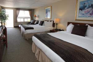 Postel nebo postele na pokoji v ubytování St Andrews Inn & Suites