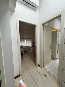 Ένα μπάνιο στο Paula City Apartment