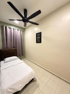 a bedroom with a bed and a ceiling fan at Homestay Kuala Perlis in Kuala Perlis +3 photos