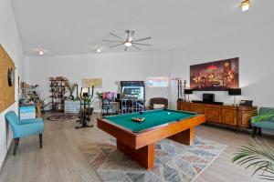 a living room with a pool table in it at The White House has everything in Chantepec