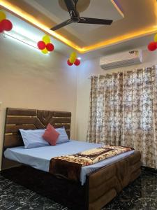 a bedroom with a bed with a ceiling fan at Shri Sanwariya Dham Near By Mathura Junction Railway Station in Mathura