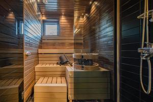 Ένα μπάνιο στο Lumi City Apartment +17 φωτογραφίες