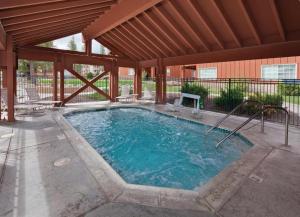 a swimming pool under a wooden pavilion with a swimming poolvisor at Worldmark Big Bear lakes in Big Bear Lake