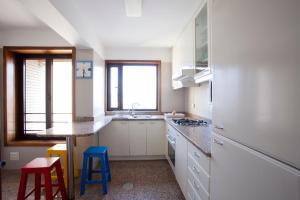 Douro View Apartmentにあるキッチンまたは簡易キッチン