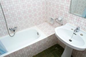 Kúpeľňa v ubytovaní Apartamentos Bahia Dorada y Iris