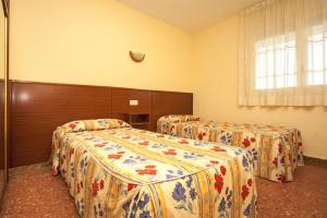 Posteľ alebo postele v izbe v ubytovaní Apartamentos Bahia Dorada y Iris