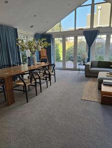 Χώρος καθιστικού στο Elegant Art Deco Gem Cosy 3BR Retreat