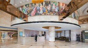 a lobby of a building with a painting on the ceiling at Vienna Classic Hotel Fujian Shishi Jinsheng in Quanzhou