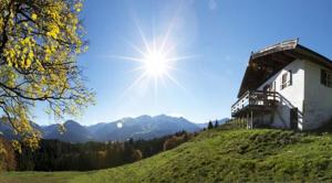 ホッホフィルツェンにあるWarmingerhofの空の日を浴びる丘の上の家 +10枚の写真