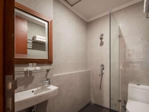 Ένα μπάνιο στο Cove Bening Boutique +3 φωτογραφίες