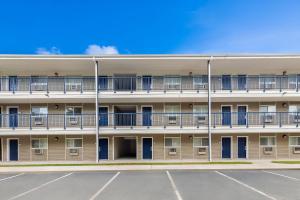 Gallery image of Suburban Studios Lakeland North I-4 in Lakeland