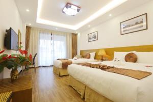 Postel nebo postele na pokoji v ubytování Family Hanoi Hotel