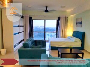 une chambre avec un lit, un canapé et une chaise dans l'établissement RumaKU at HYVE SOHO Cyberjaya - Studio 4pax - Wifi, à Cyberjaya 25 autres photos