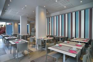 A restaurant or other place to eat at Embassy Hotel & Spa