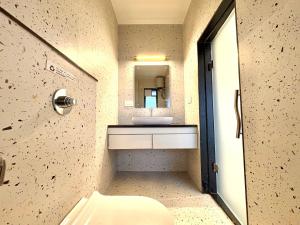 Φωτογραφία από το άλμπουμ του Family Retreat 2BHK Apartment, River View, Pool, Amenities - Walk to Candolim Beach σε Candolim +61 φωτογραφίες