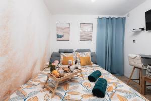 Postel nebo postele na pokoji v ubytování La Terrasse des Chevaliers